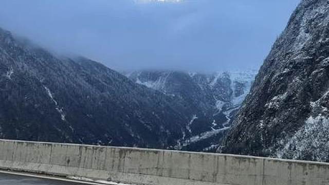 理小路上遇见的金山