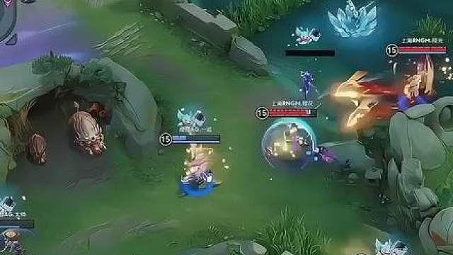 武将一回头一诺已经穿上婚纱了