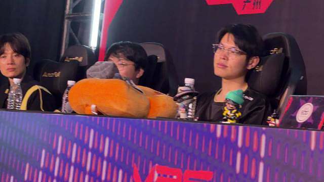 Q：有什么想交手的队伍或选手？
台下说nAts。
 ：nAts走了吗？
 ：还没走呢！什么就走了这次