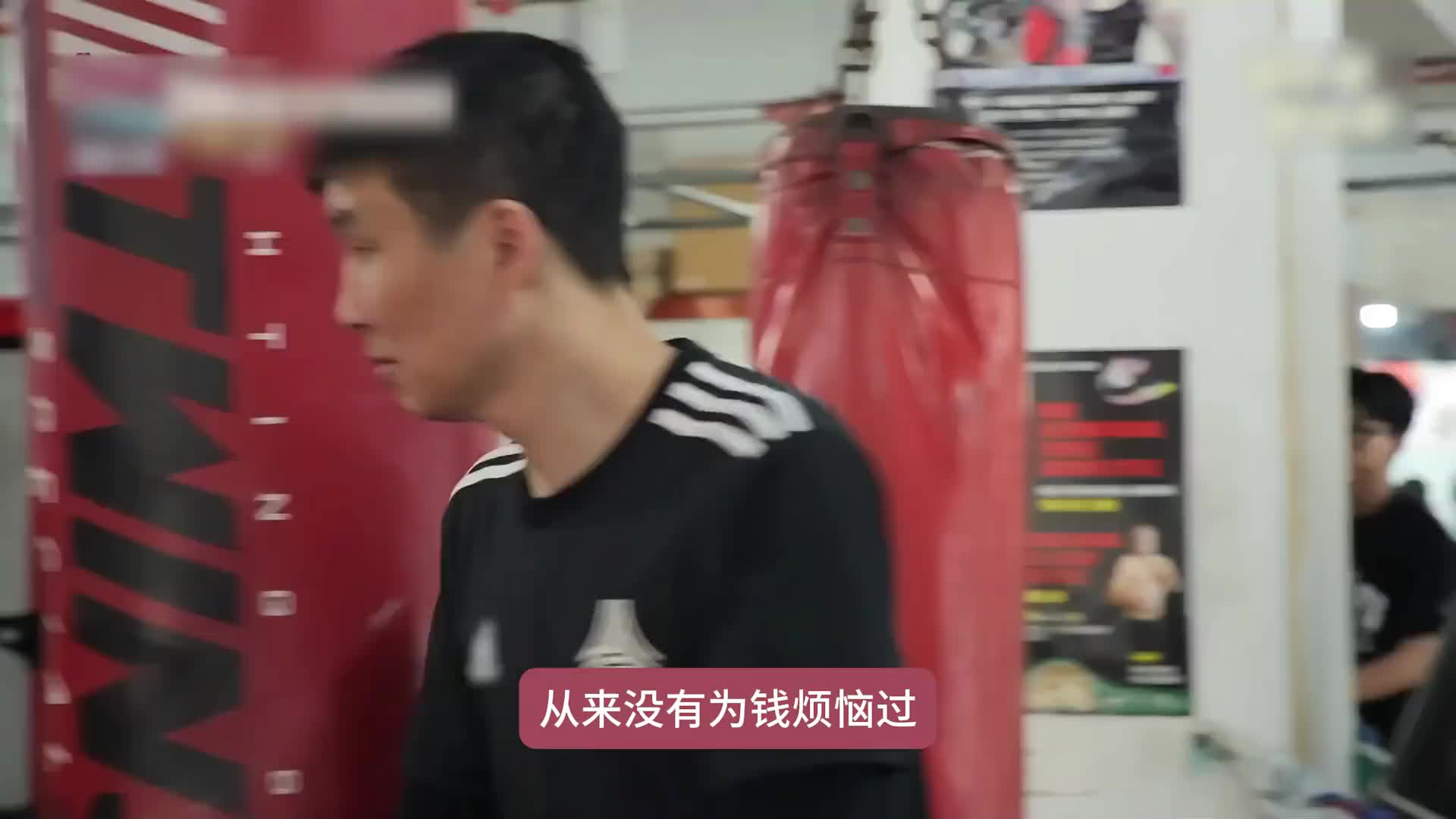 事业有成的拳击女强人，却找了一个吃软饭的老公