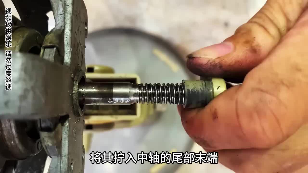 将废旧风扇经过简单的改造不用电也能运转起来