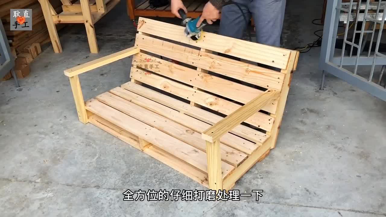 废物利用制作出一款漂亮的秋千吊椅