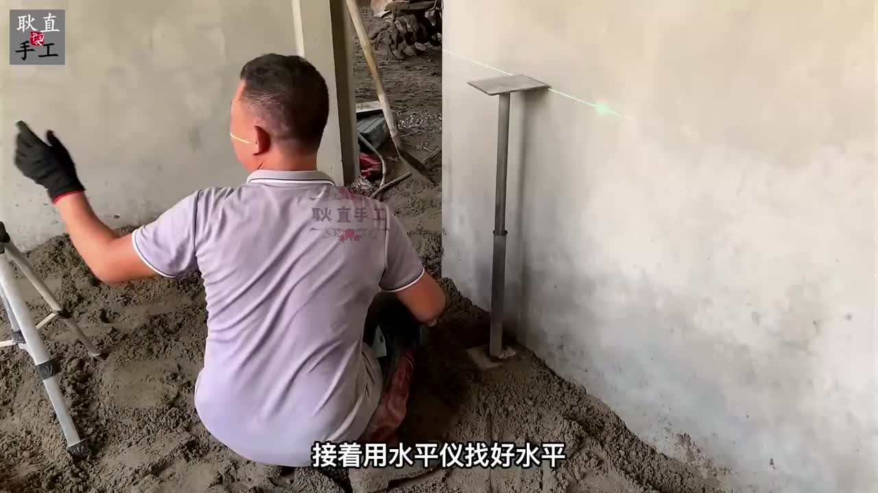 月薪25000的师傅，三小时贴完上百平的瓷砖