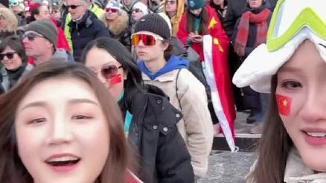 来看谷爱凌偶遇乒乓冠军陈梦 我给她看了我拍的她夺冠的视频，他也很惊喜，说了好几遍这是怎么样的巧合