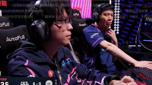 simon穿EDG队服助威EDG比赛