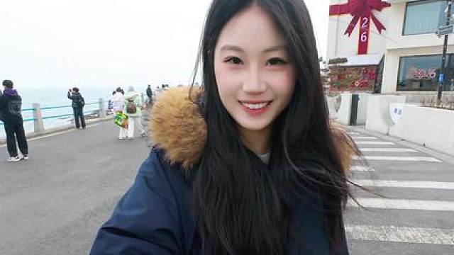 随机找路人握手转圈圈