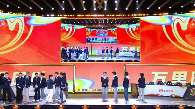 这实力毋庸置疑的好吗 每局都有看点亚轩最厉害了 没有任何击杀但是mvp# ​​​