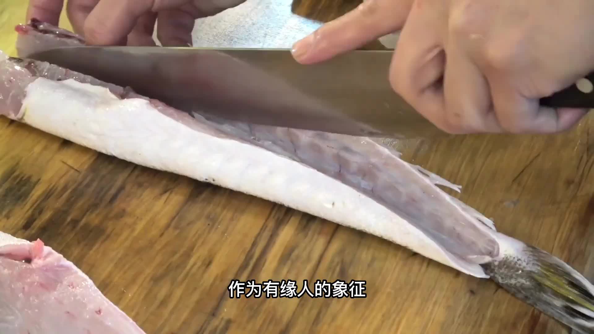 把狗腿鱼做成开劳斯莱斯都吃不起的模样，这种刺身是真的鲜美。