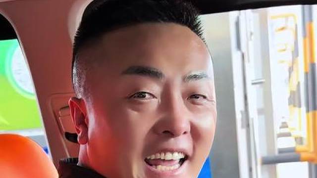 以后开车都知道让媳妇坐在哪了吧？