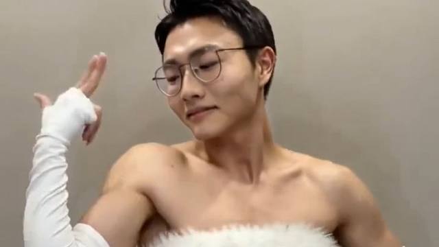 兄弟们选哪个？很急！三个都喜欢！