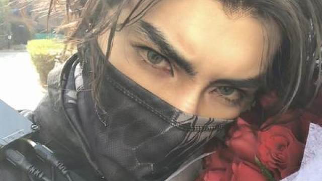 “都说了他壮如牛”