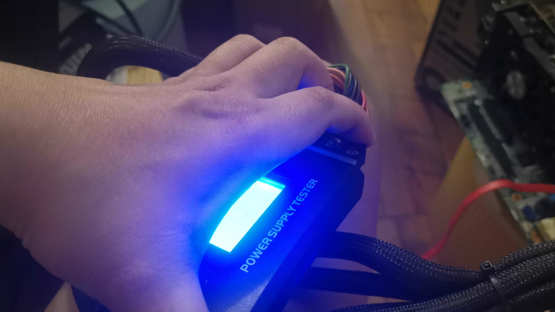 一般ATX电源测试简易流程(使用简易测试器 90包邮的振华金蝶550W金牌电源开箱)