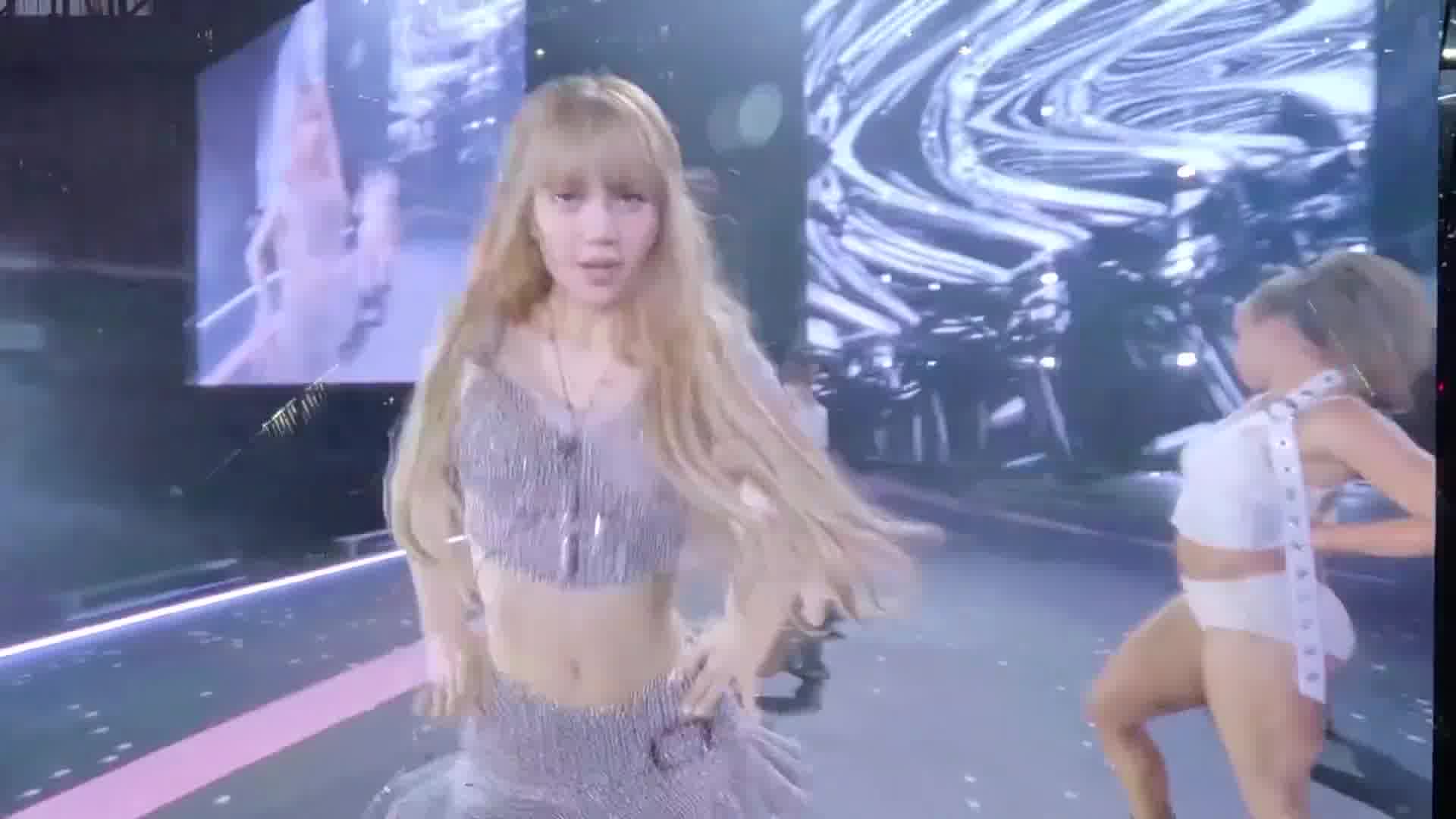 LISA的舞台表现力真的绝了，美