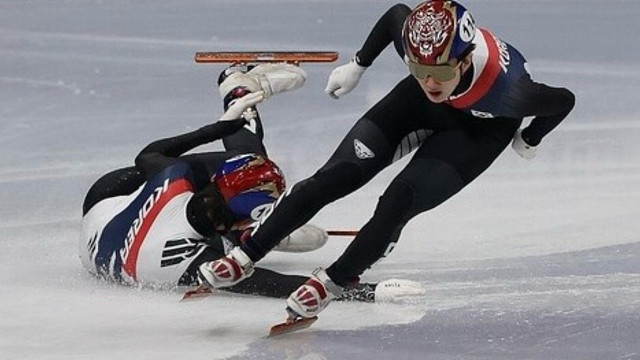 这太韩国风格了！韩国短道上演内斗碰撞，荷兰解说一语中的
