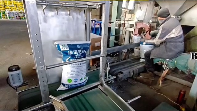 化肥厂必看！全自动码垛机器人来了
省人｜提速｜降损｜稳产能
一袋抓起、稳稳码好，24小时在线接单
私