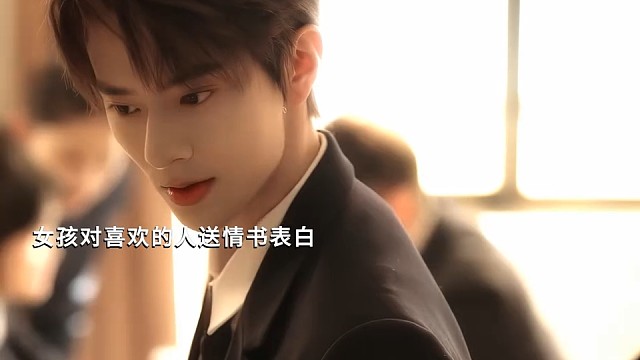 你说你不喜欢同龄女生，只喜欢姐姐类型 那她就变黑帮御姐就吸引你了嘛哈哈 #神仙剪刀手 #剧有想法 