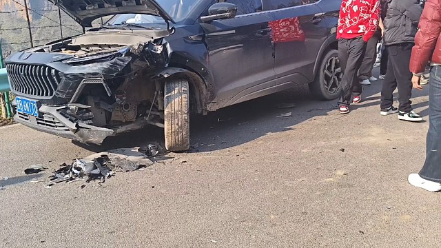 过年了，开车要慢点