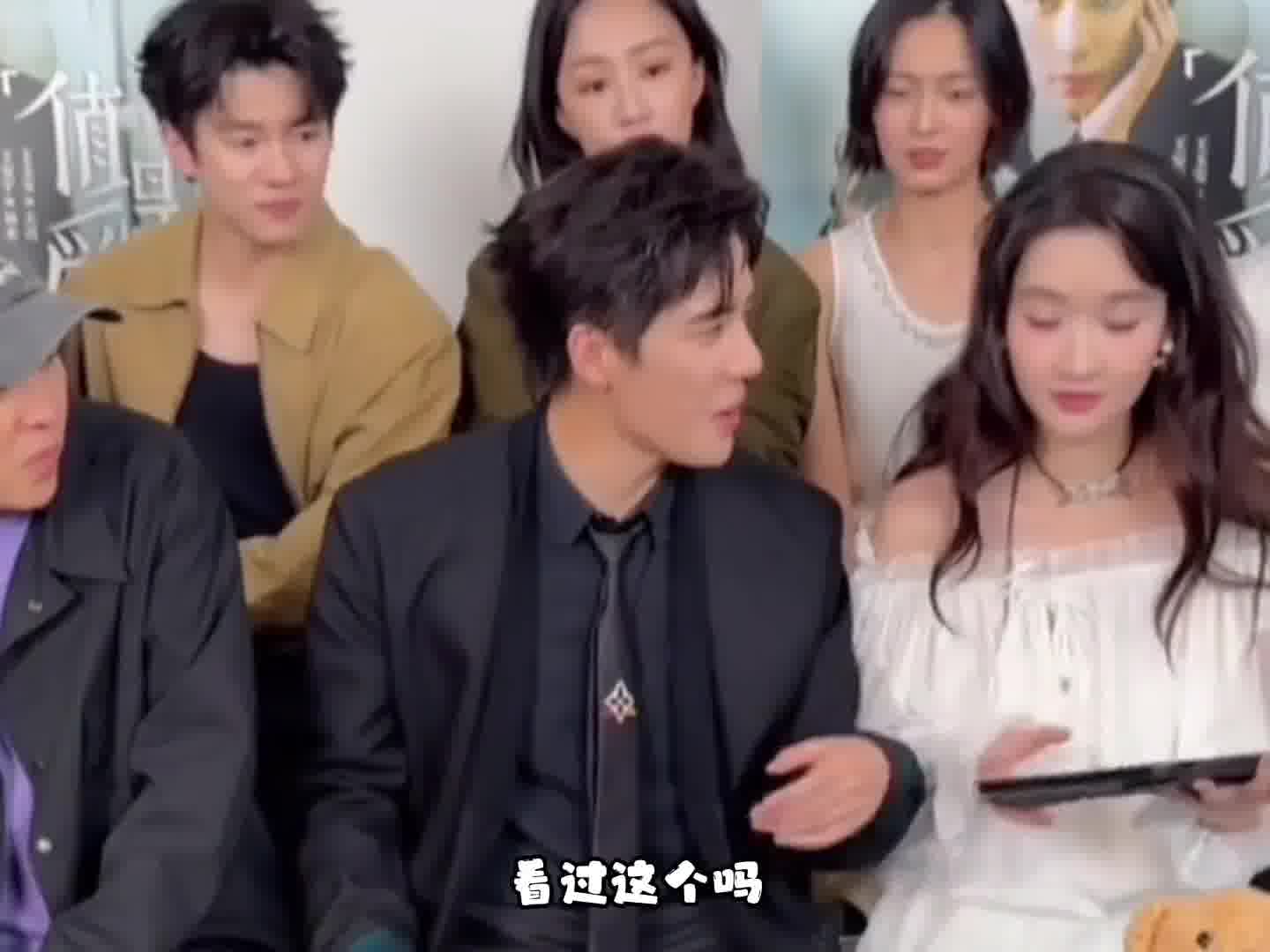 《我们都要往前冲》