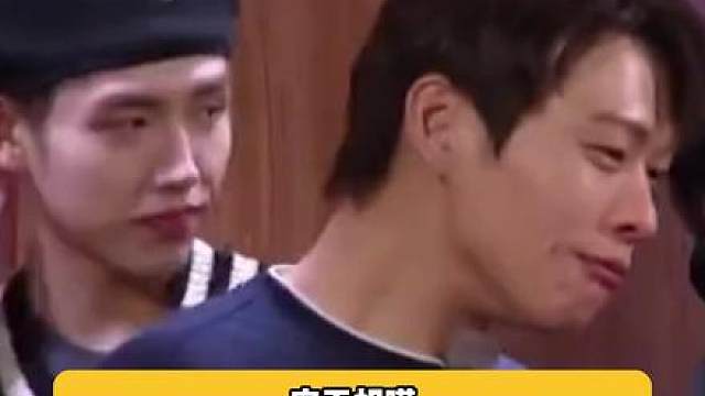 只要对视就绷不住