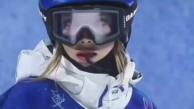 正想赢的时候，脸上是没有笑容的。这个眼神太有力量了。