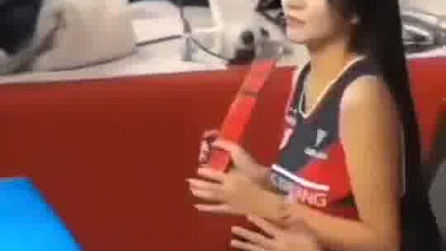 从她眼神里可以看得出来他并不讨厌反而有点期待  ​