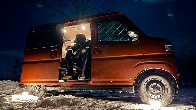 【4K】放松解压：大发KCAR小红车里享受安静的北海道雪地露营 作者：Dentan 机翻中文