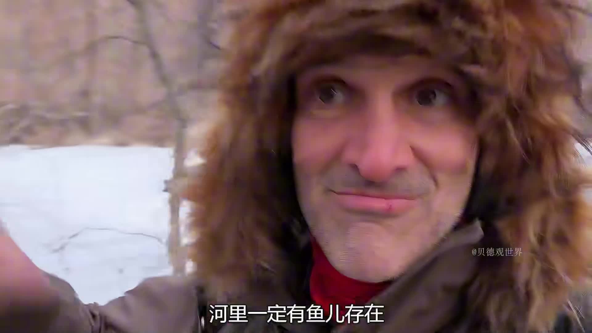 德子我国长白山荒野求生，吃上清蒸虹鳟鱼，自制进口小松饼 (2)