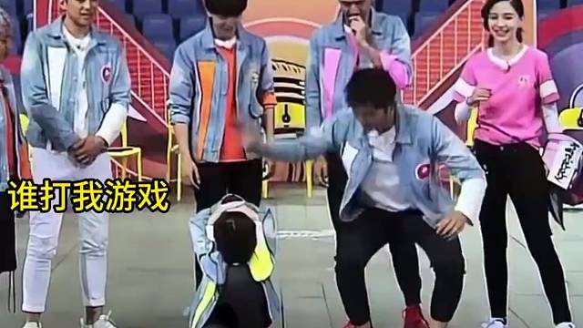 ：李晨笑死了，手那个方向打只有他一个人其他人都是竖着