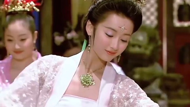 这么好看的造型，是不是也是找胡德禄做的#灯花落满衣 #千帆过再无人似你