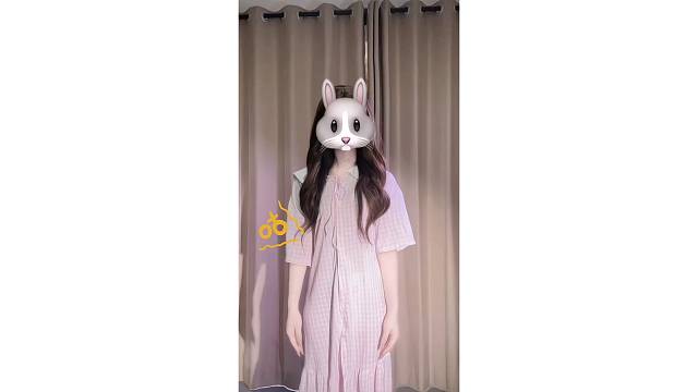 吃个草莓小蛋糕