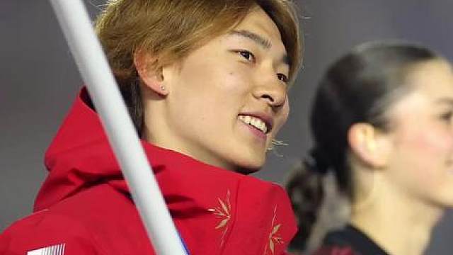 2026年米兰科尔蒂纳冬奥会，苏翊鸣作为中国代表团旗手入场。