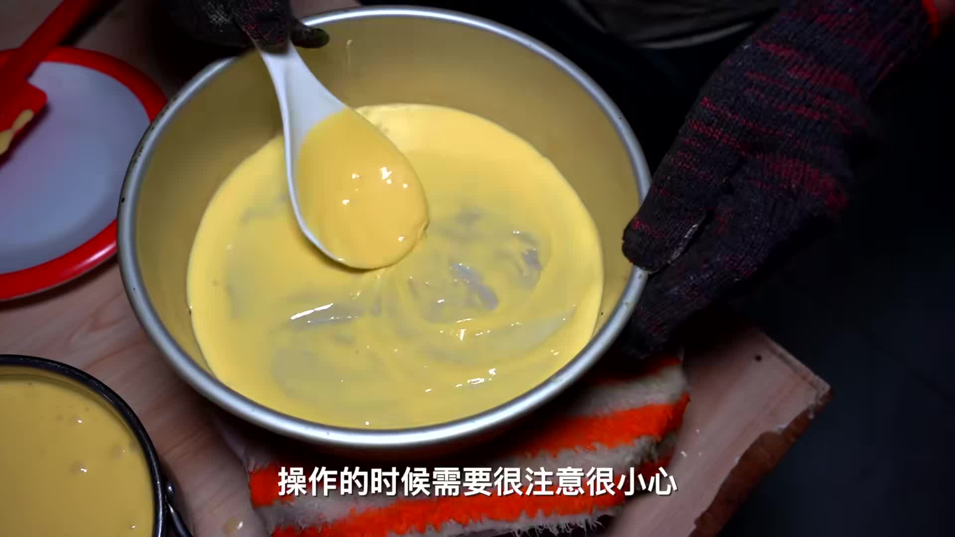 90元1个的纯蛋千层糕，泉州大姐做了6年，1个要用30个蛋黄