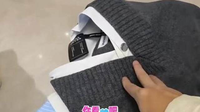我不要，我穿一件衣服就够了！