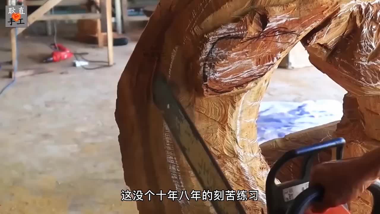 被师傅一番鬼斧神工的雕刻后变成精美的艺术品