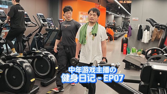 训练结束立马喜笑颜开！凯哥表演变脸绝活！