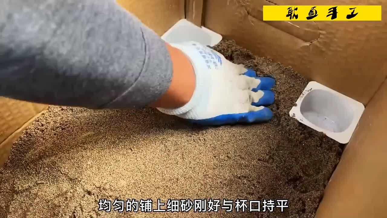 利用卖废品的纸盒制作成一火两用的柴火灶