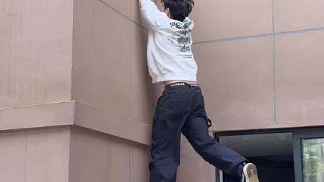 没想到这小伙深藏不露呀！