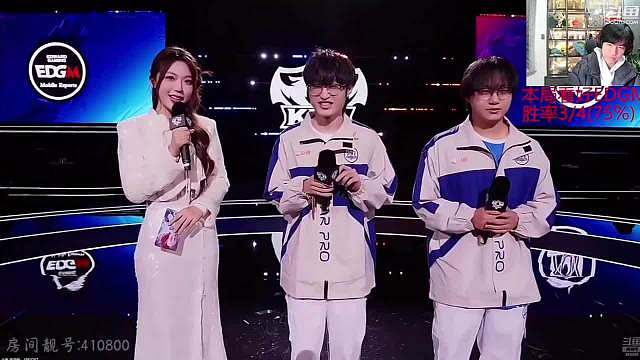 “Fly还会转会吗”，刺痛直播差点儿说漏嘴 
Fly说猫哥走了的时候给花海笑不行了 
 ​​​