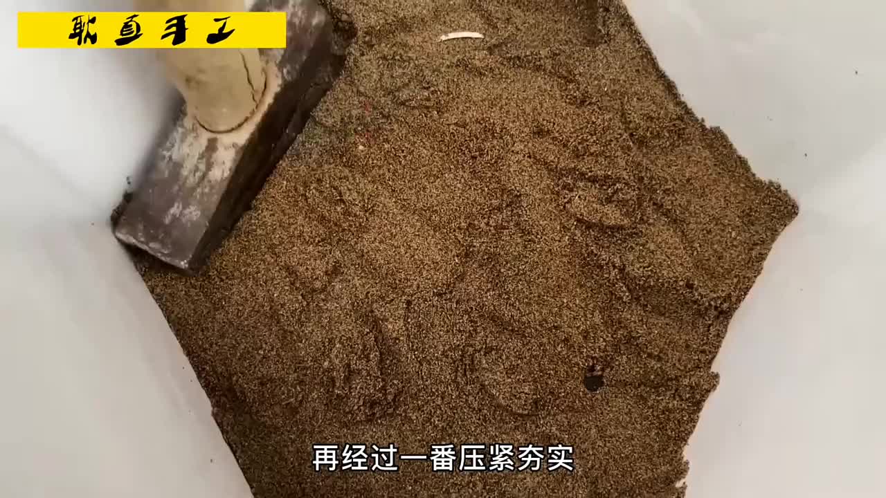 利用一个花盆就制作出一个小巧实用的柴火炉