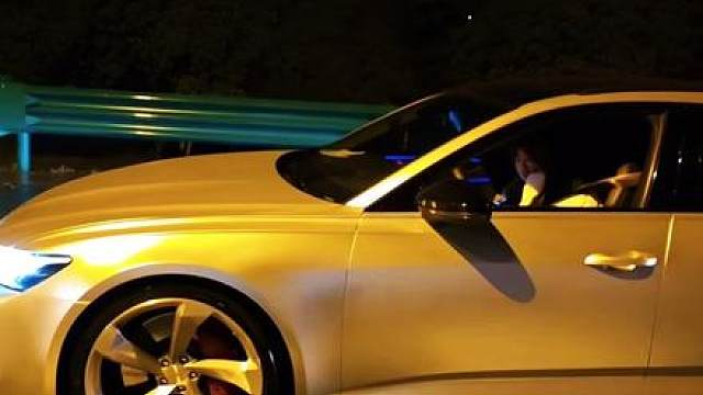 带女友看完飞驰人生后样子