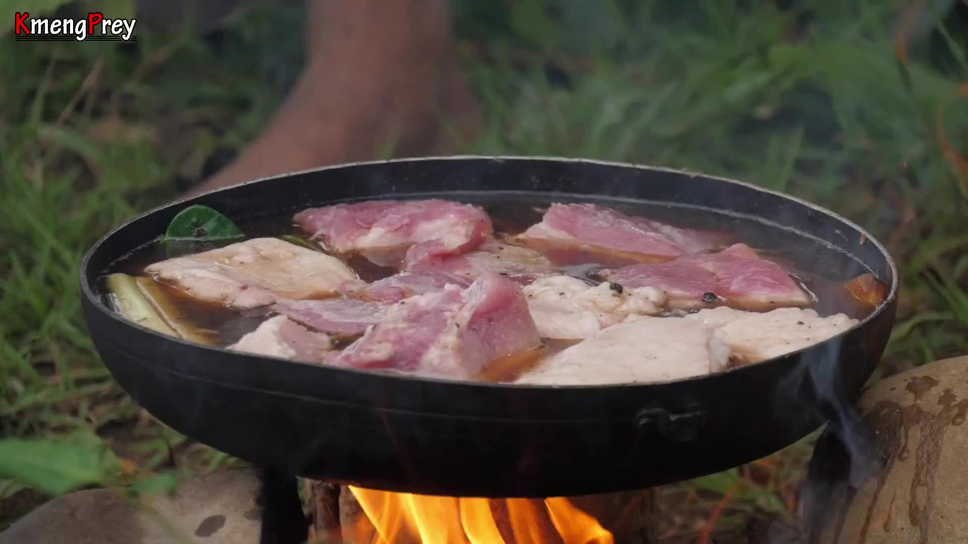 20260226 在丛林中制作红烧五花肉（Kmeng Prey）