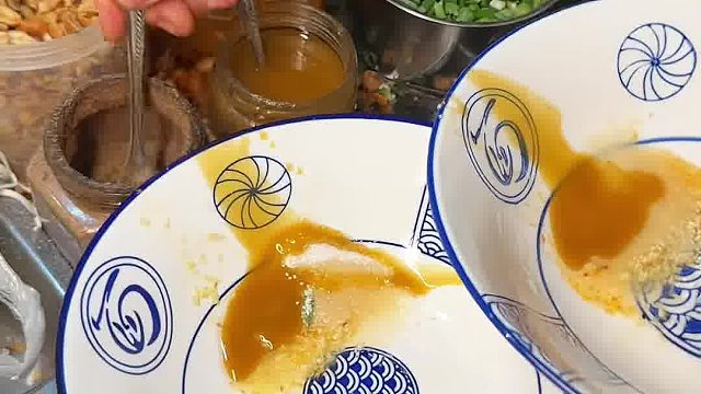 重庆深夜的豌杂面，黏黏糊糊的这也太好吃了
