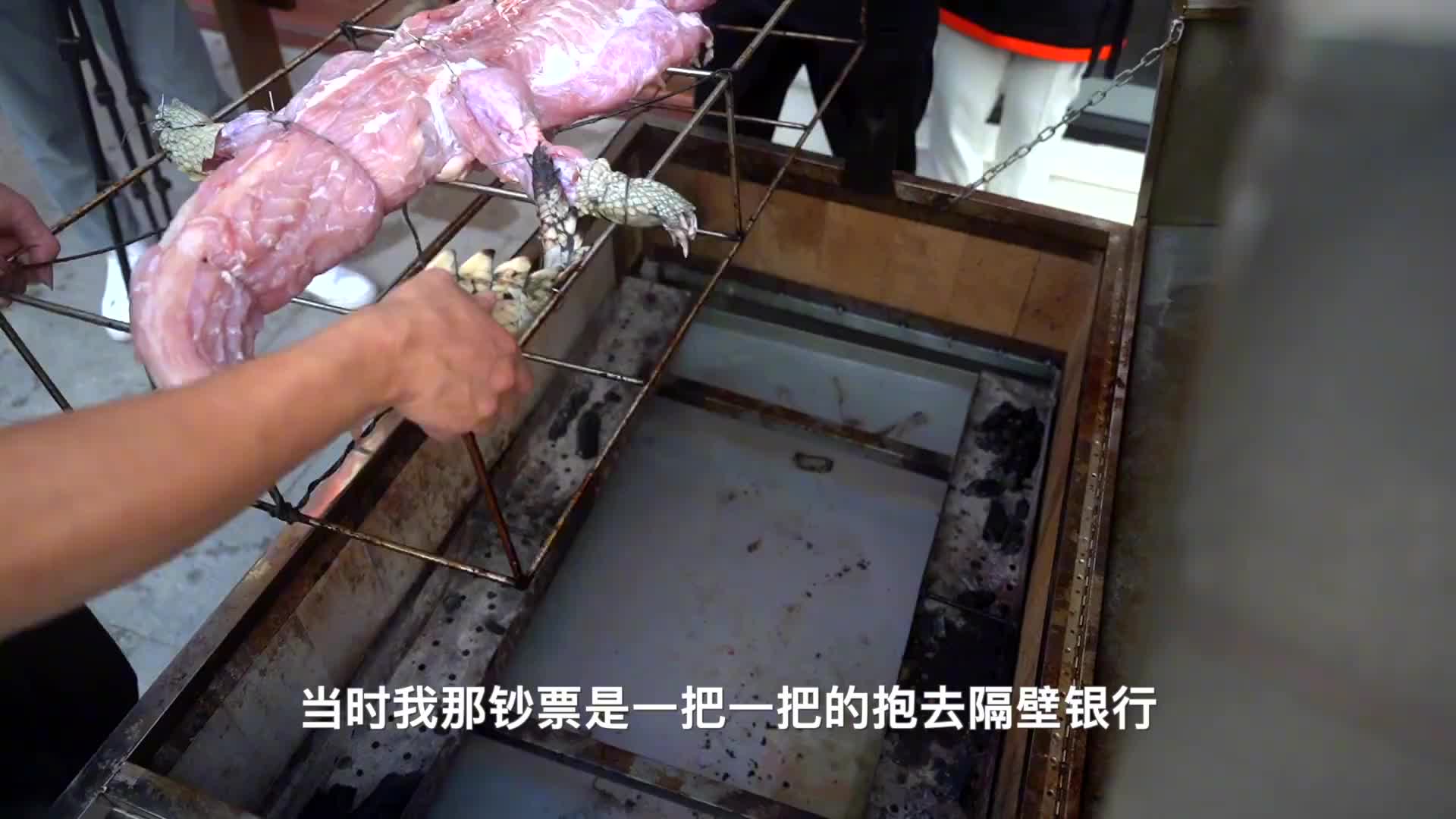 厦门大姐15岁打工，28岁开店，1天能卖3万多，两个月买房，真厉害