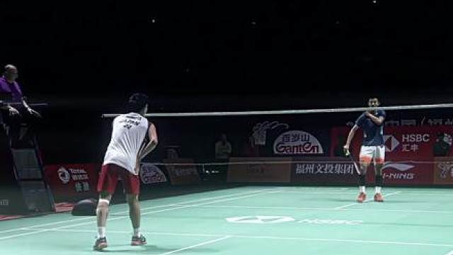 “球拍还在 身法依旧 只是再也回不到那个无敌的夏天”