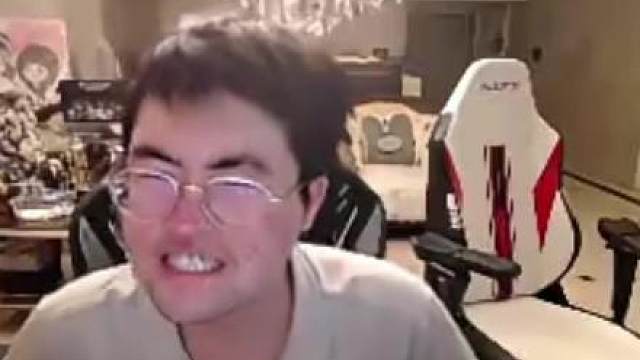 态神另寻新欢？打完游戏狂喊一个叫封墙的人？被人家关爱一整局？