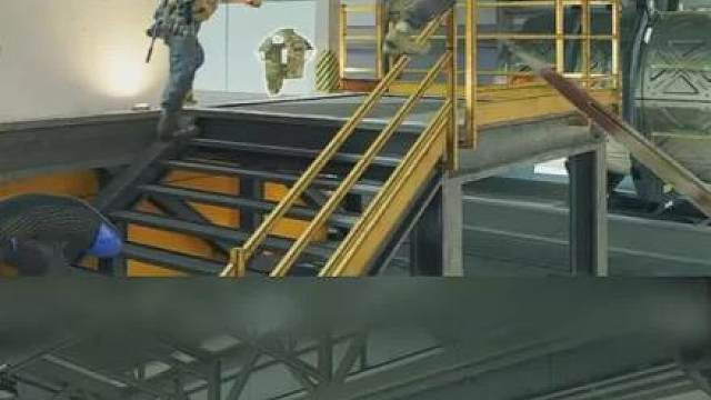 威龙:是他 是他 长官！他是内鬼 他是内鬼！