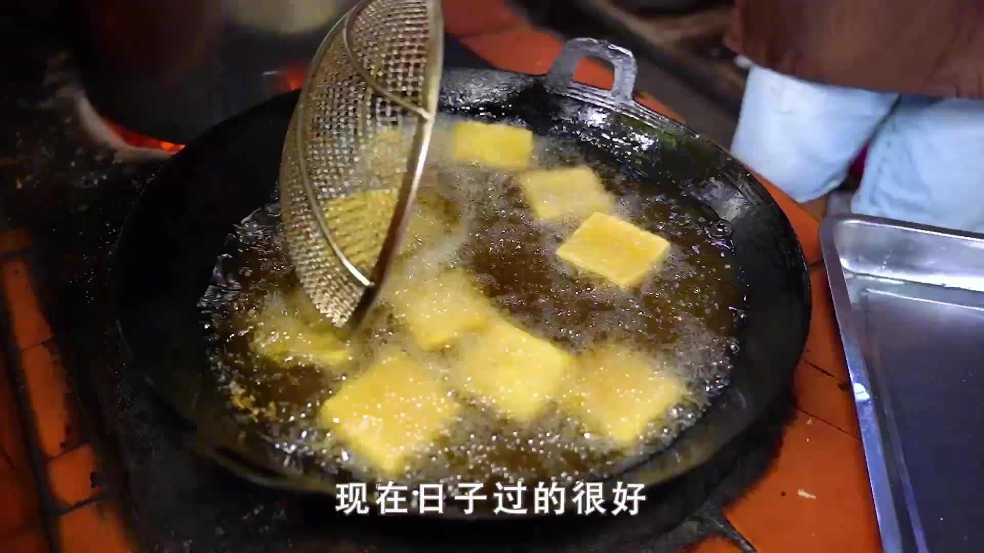 福建退伍老兵摆摊20年，被嘲是路边乞丐，如今1天卖700碗，翻身了