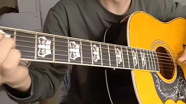 心脏是一座有两间卧室的房子，一间住着痛苦，另一间住着欢乐，人不能笑得太响。否则笑声会吵醒隔壁房间的痛