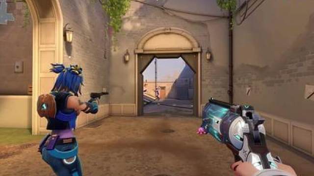 此刻已皓月当空