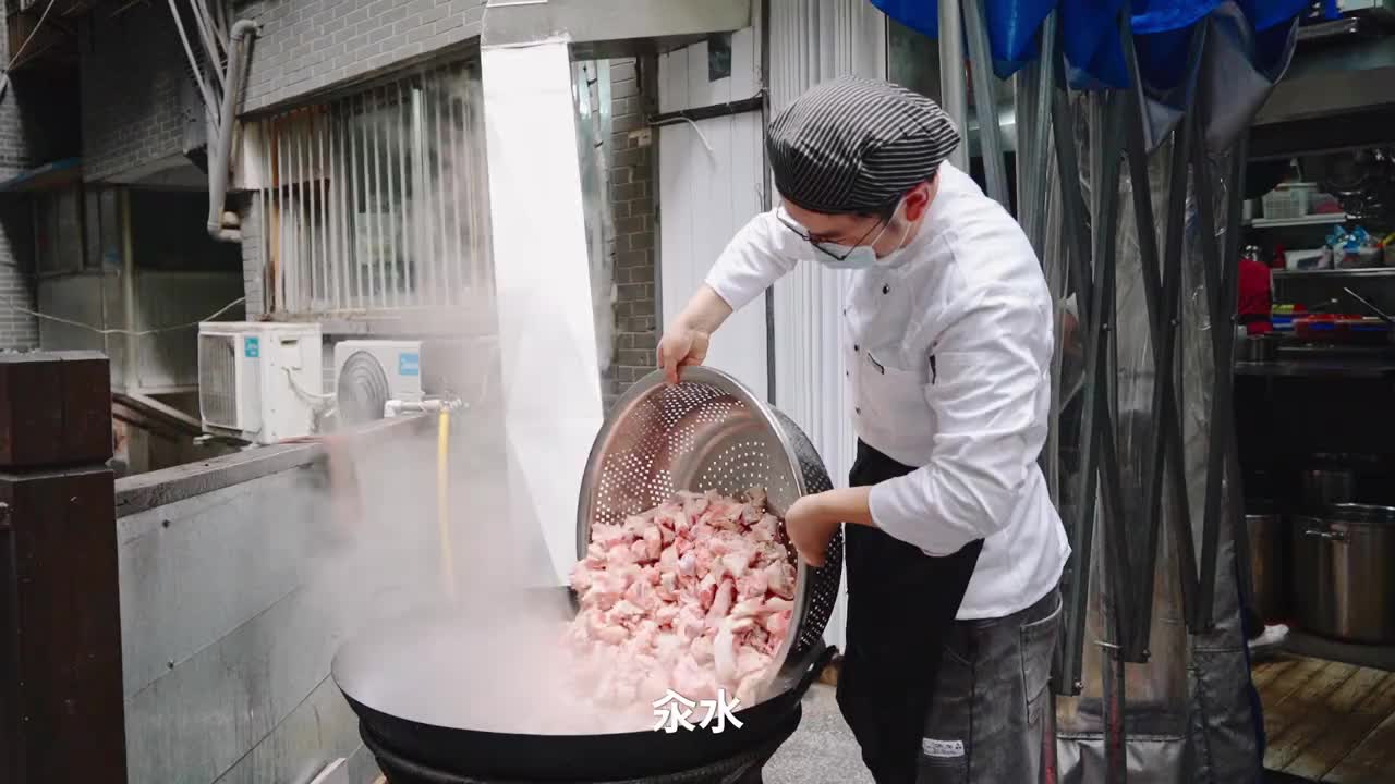 大学生毕业之后在贵阳干餐饮，被亲戚说书都白读了